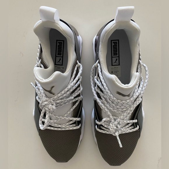 Puma Women’s running sneakers, gray/white/silver Size 9.5, brand new never worn - Picture 4 of 6